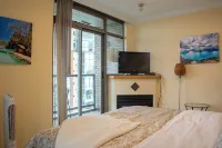 City Views | Prime Downtown Stay w/ Pool, Gym + Walk to Robson & Dining - Condos