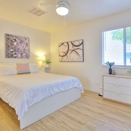3 Bedroom With Stunning Yard Close to Horseshoe.
