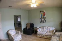Breezy Cool Vacation Comfy House close to Beaches