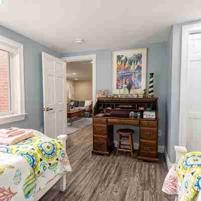 Mid-Cape Cod Luxury Escape!! Rooms