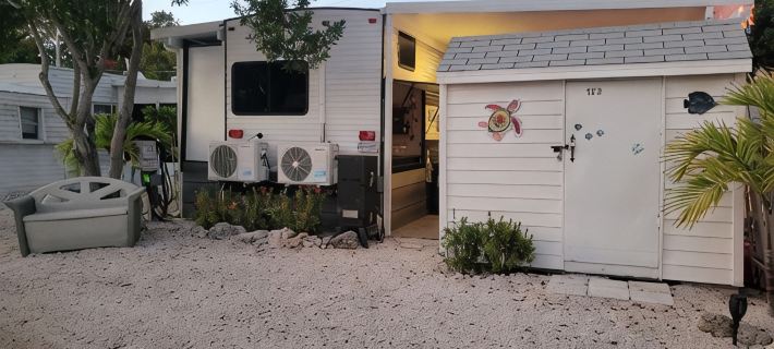 Couples Paradise-King Bed/AC/Fishing/Snorkeling/Diving Hotels in Key Largo