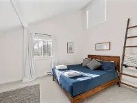 Spacious 4-bedroom townhome with amenities in Waterville Estates. Hotels in Campton