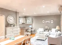 Modern 4BR Oasis in Heart of Glen Waverley - Homestays