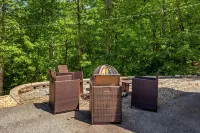 Moose Shack - Mountain Views · Spa King Suite · Game Room · 3 Patios