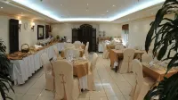 Uptown Hotel Apartment Fujairah By Gewan - breakfast