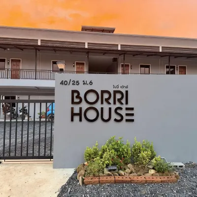 Borrii House Hotel dekat Air Terjun Kluai
