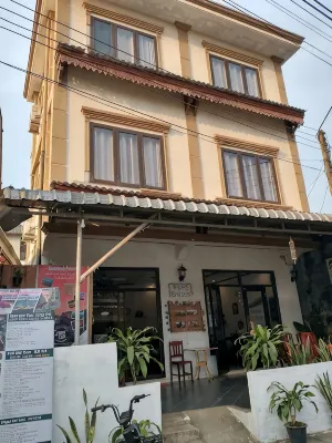 Vang Vieng Camellia Hotel Отели в г. 