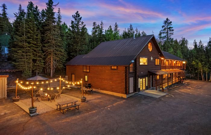 Duck Creek Village Inn