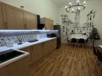 FiveHostel Các khách sạn gần Bảo tàng Đao phủ