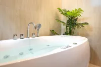 White Villa Jomtien Beach - Villas