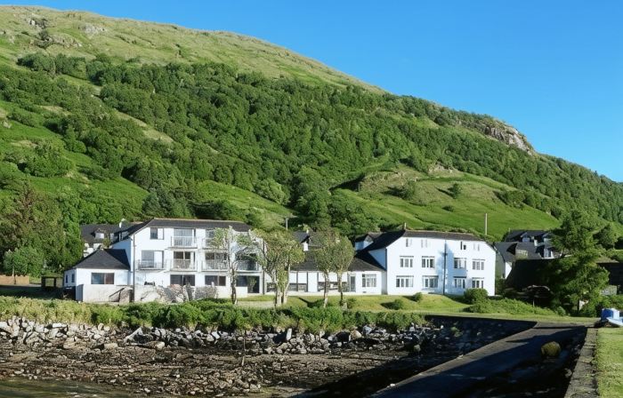 Holly Tree Hotel, Swimming Pool & Hot Tub