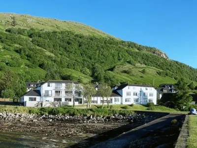 Holly Tree Hotel, Swimming Pool & Hot Tub Hotels in 