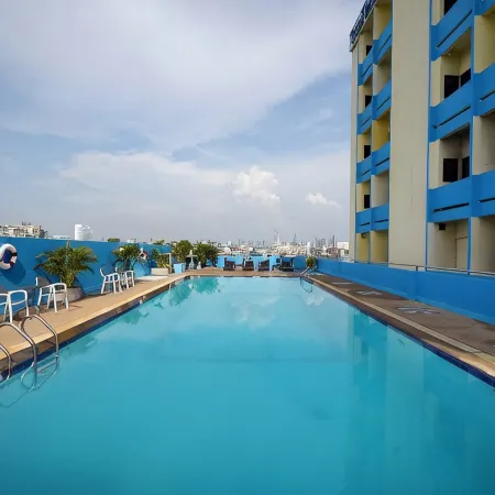 Riverside Bangkok Hotel Отели рядом с достопримечательностью «Дусит»