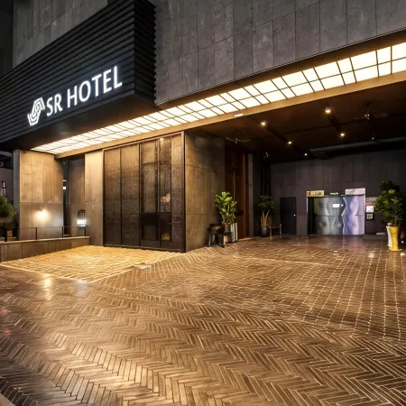 SR Hotel Sadang Отели рядом с достопримечательностью «Станция метро Isu»