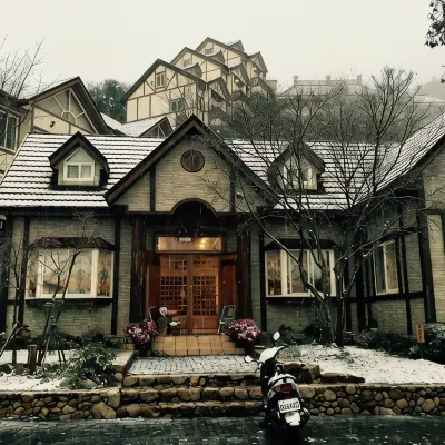Spring Ground Hotel Hotels near Cingjing