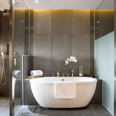 Baymond Hotel Отели рядом с достопримечательностью «Нуримару APEC Хаус»