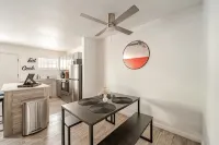 NEW Montrose Gem! Central to Downtown HTX, NRG, & the Museum District. - Condos