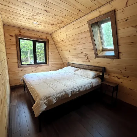 Cozy 2-bedroom A Frame chalet in delightful Danbury NH with WiFi and AC