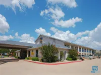 Days Inn by Wyndham Round Rock