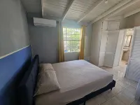 Spacious Upstairs 3-bedroom apartment with AC, WiFi in delightful Christ Church. Hotels in 