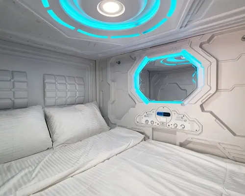 Capsula Hotel Hotels near Lovers' Park