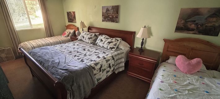 Cozy apartment nestled in the hills of Kettle Falls overlooking Lake Roosevelt. Hotels in Stevens County
