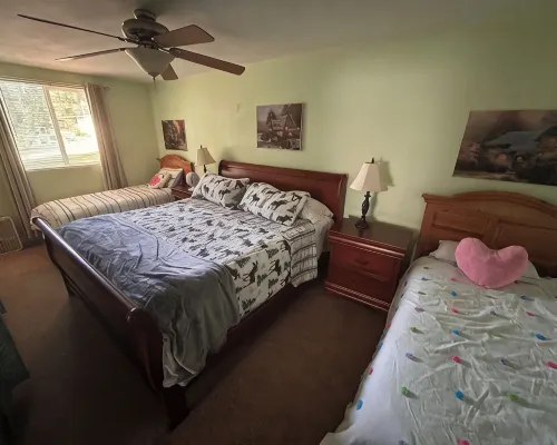 Cozy apartment nestled in the hills of Kettle Falls overlooking Lake Roosevelt. Hotels in Stevens County