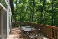 Huge Custom 4-Bedroom Chalet in Innsbrook Resort - Pet Friendly!