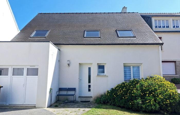 Chic and warm!  Modern house near the beach Baie de Morgat