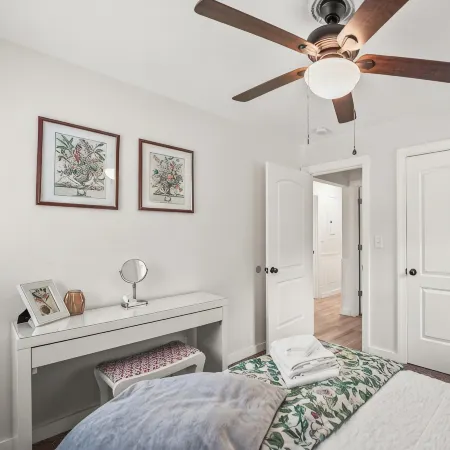 Cozy Cottage, Deck + Yard, Near Downtown & 10 Min to Parris Island