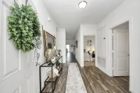 Family-Friendly 4-bedroom Oasis with Fully Equipped Kitchen & Relaxing Vibes.
