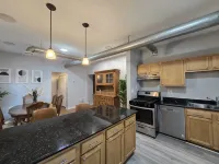 Luxe Loft vibe –4BR/3BA Apt– King Suite-11 minutes from downtown-Families-Groups Hotels near Bronzeville Children's Museum