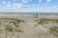 Captain’s Quarters - Private Beach Access! - 4-Star