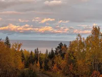 Forest Bathing. Lake Superior Views. Charming 1 bedroom apartment/suite.