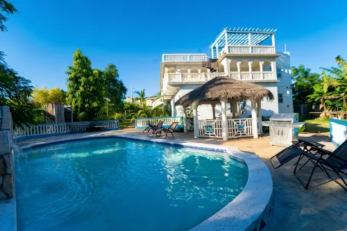 Villa Near Falmouth Jamaica799/Night up to 15 Guest. - 3-Sterne