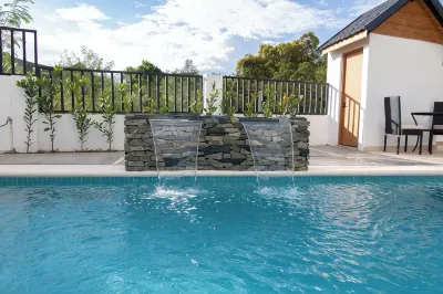 Casita Curtis- luxurious 6-bedroom villa inside HACIENDA CAMPO VERDE w- WiFi, AC のホテル