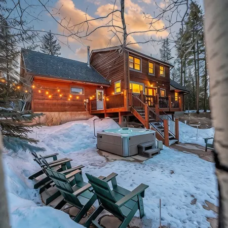 Mtn & Lake Views, Hot Tub, Dog Friendly, Chef's Kitchen, 5 Min to Main St Breck