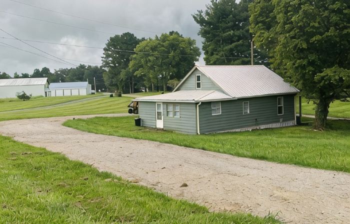 Charming 3-bedroom house with WiFi, AC just 2 miles from Dale Hallow lake