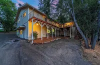 Villa Vino! Spacious 6Bd + Hot Tub in Wine Country - 4-Star