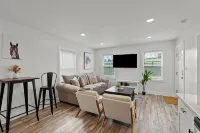 Elkhorn Cottage - Peaceful Creekside Stay