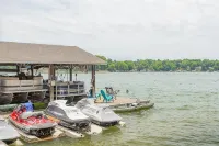 Lakefront Retreat at Smith Mountain Lake. Covered Boat Slip + Kayaks - 4 stjerner