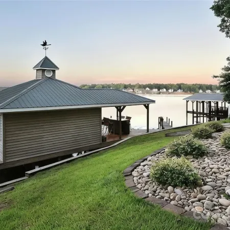 4-BR Lakefront Home with Amazing Views