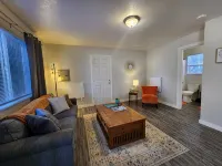 Modern Retro Retreat - Apartments