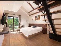Brookburg Hotels near Artemis Garden