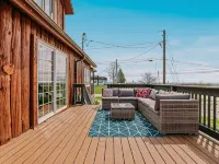 Lake Michigan views! Complimentary housekeeping with monthly stays Mar-Apr. Hotels in Two Rivers