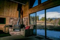 Amazing property & Shasta views, private lake, dark skies, close to everything - Homestays