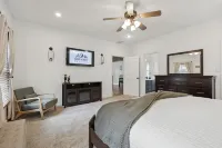 Hatton Hideaway at Red River Gorge! Pool / Hot Tub / Arcade Game Room - 4-Star
