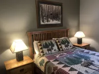Spacious Ski-in Ski-out / Golf condo ..ski down to the lift