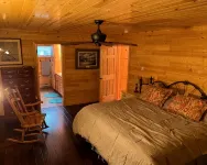 Beautiful Lakefront Property with Guesthouse