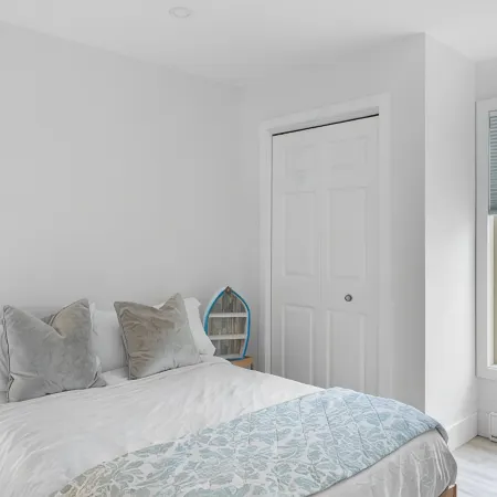 Luxury 3 bdm cottage 2 min walk from Parlee Beach